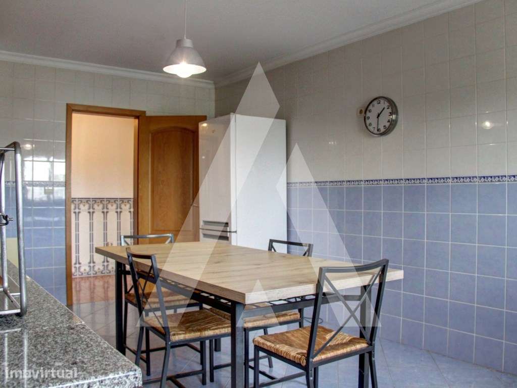 Apartamento T3 Oliveira do bairro-16