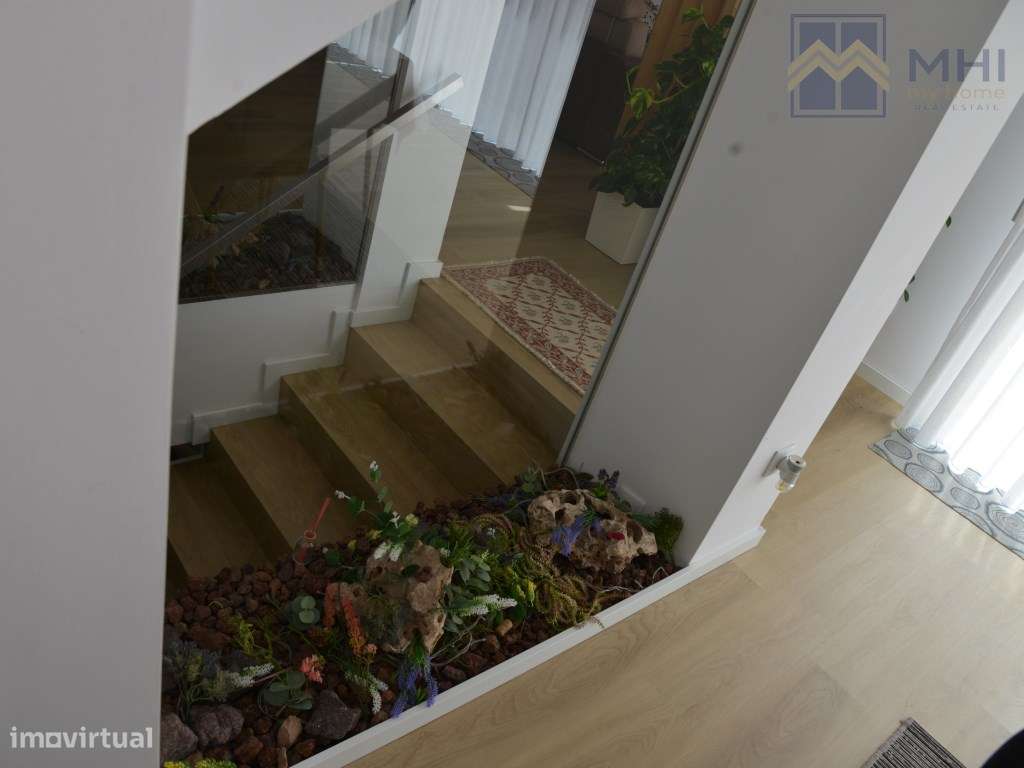 Excelente moradia Bifamiliar T3, a 100 metros da praia em Canidelo-41