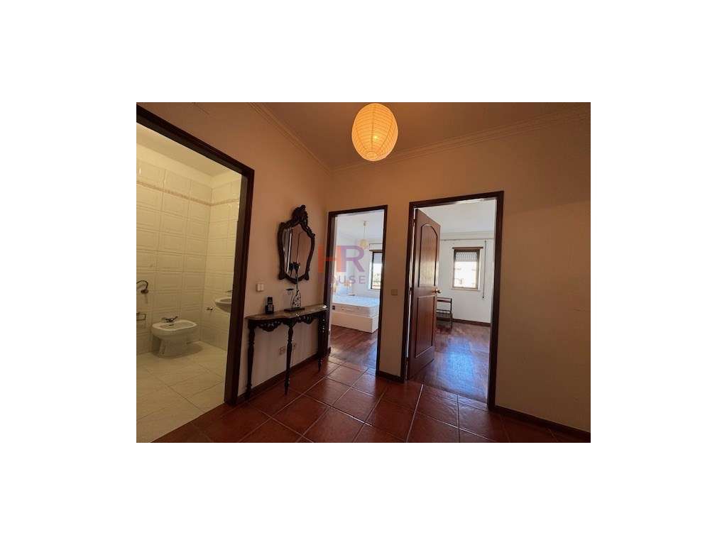 Vende-se T2 com garagem completamente mobilado e equipado.-10