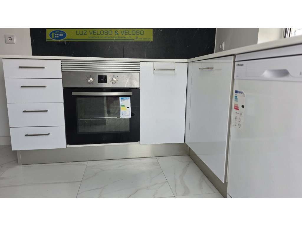 T2 Amadora REMODELADO, 2 frentes, 1 Marquise, 1 Varanda-2