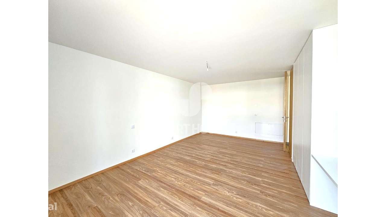 Moradia T3 c/ terraço centro São Romão-21