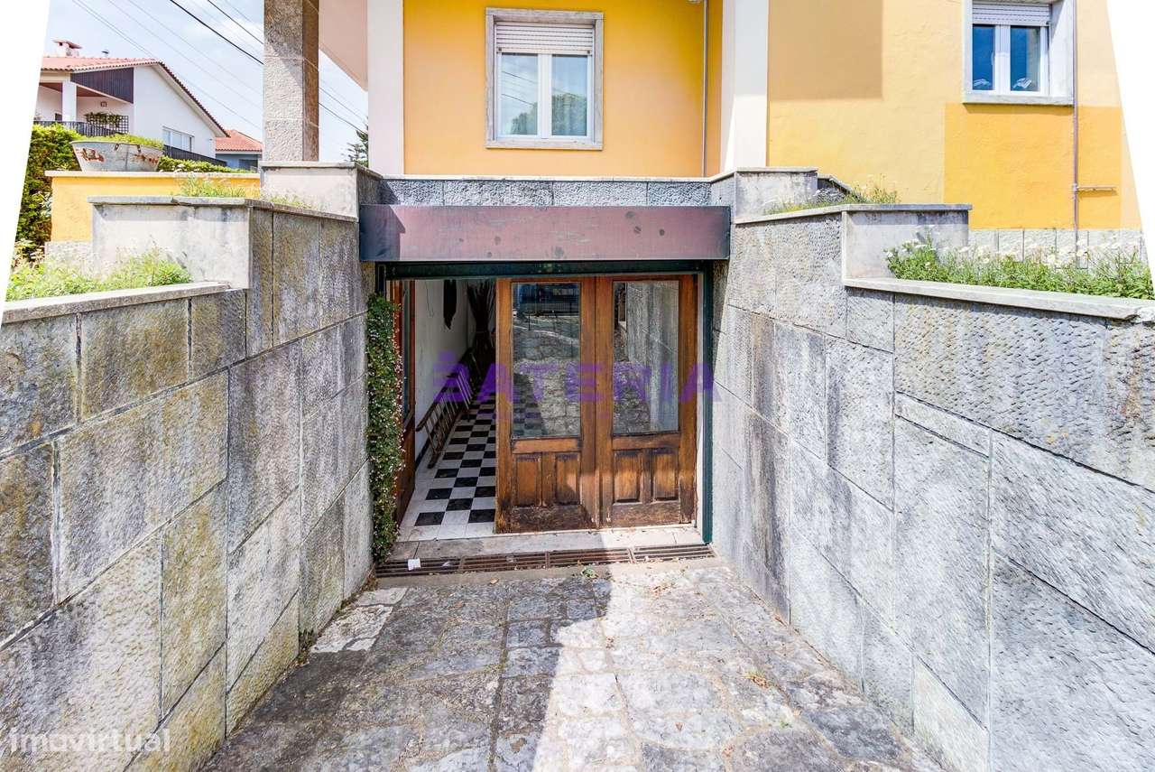 Moradia Independente T5 em Linda-a-Velha-39