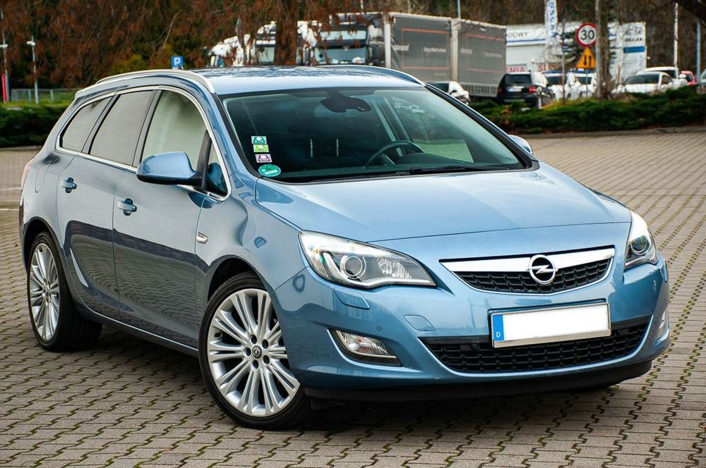 Opel Astra J 2011