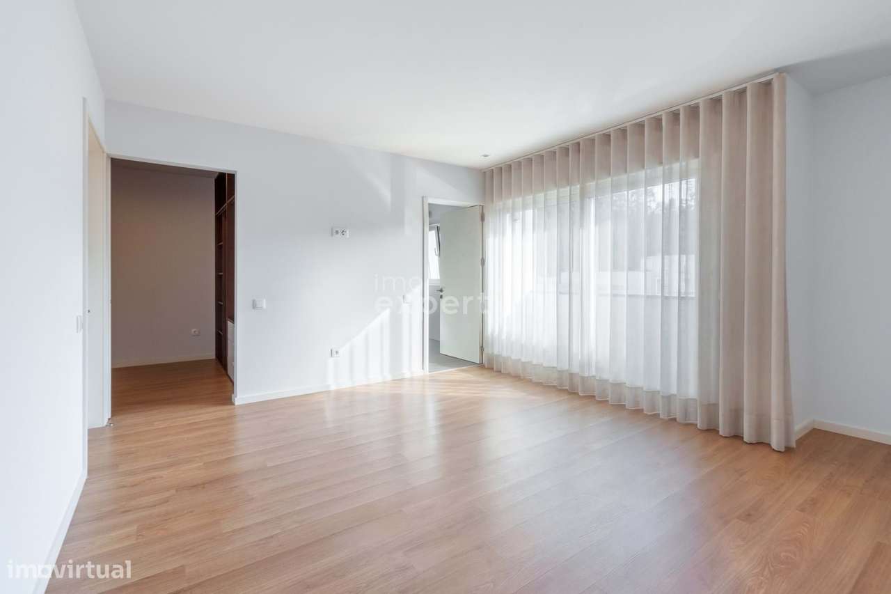 Moradia T3 geminada em V. N. de Famalicão, Braga-14