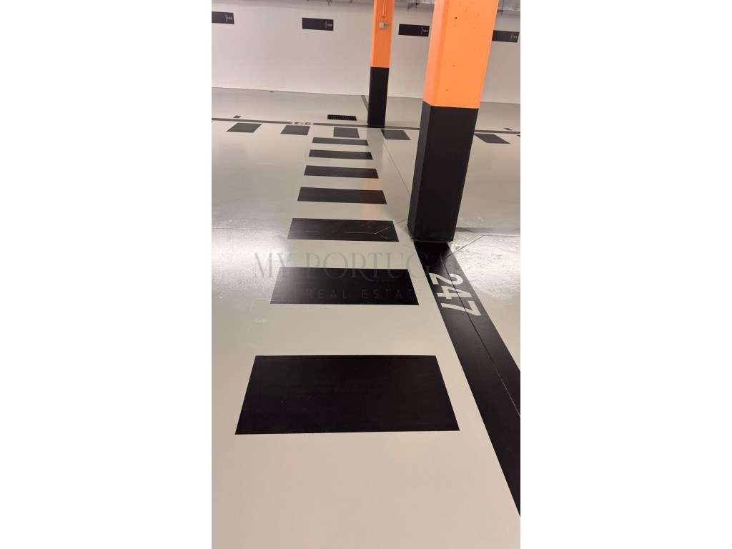 Lugar de Garagem exclusivo para Motos - Centro de Lagos - Grande imagem: 2/9