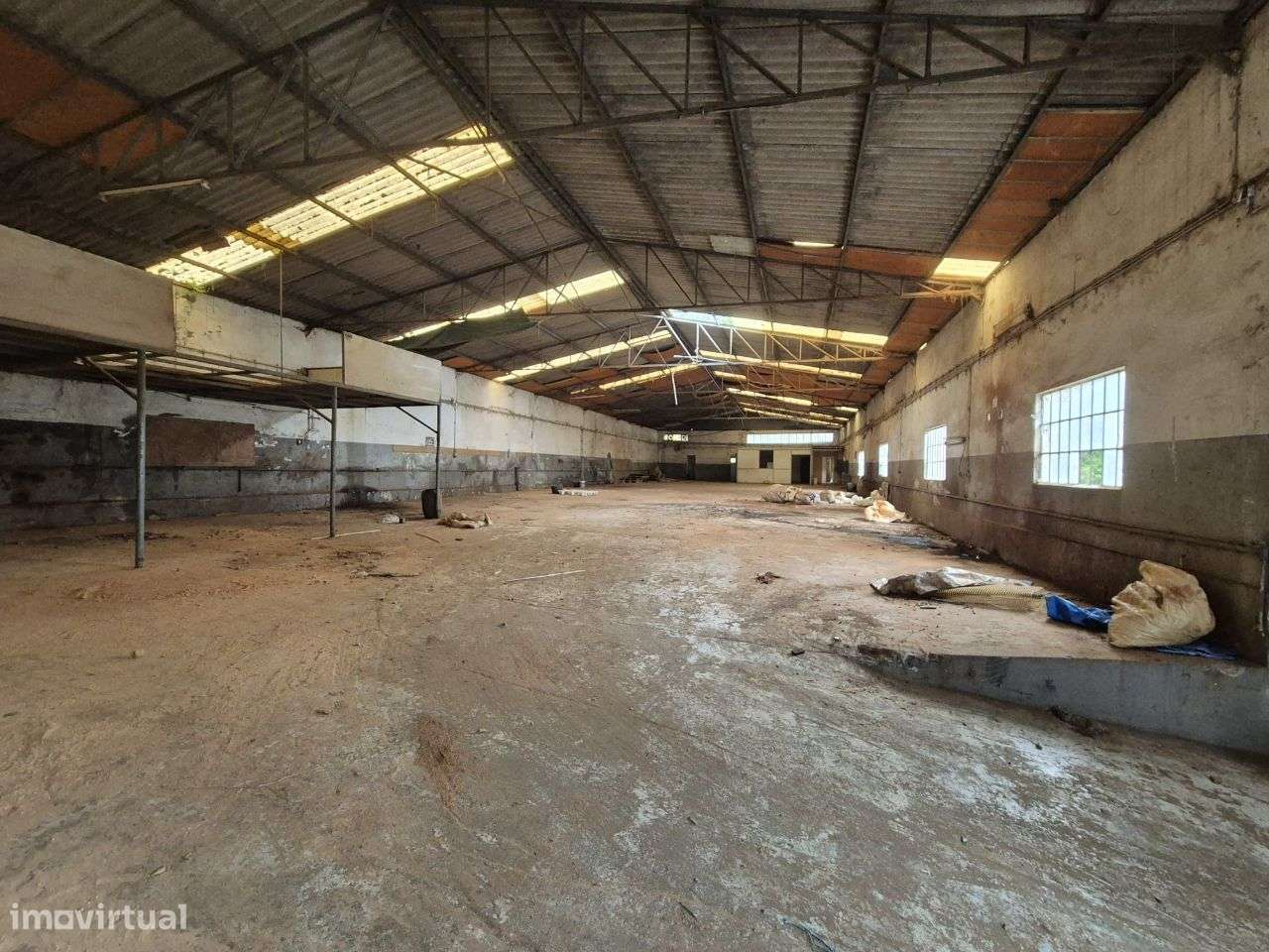 Armazém com Moradia na rua Regadio - Santa Maria da Feira-18