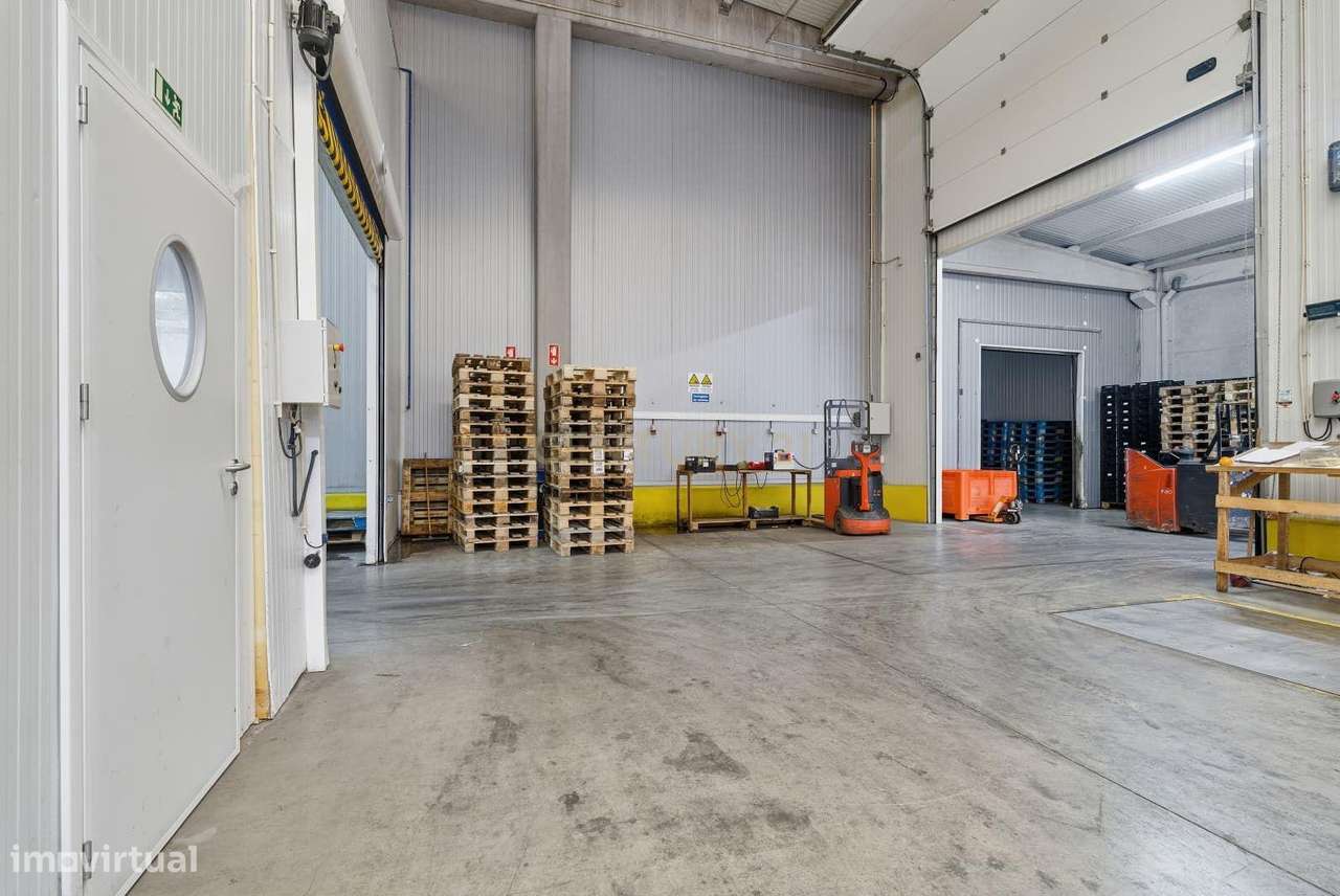 Armazém Industrial junto à Campo Oeste em A-dos-Cunhados-42