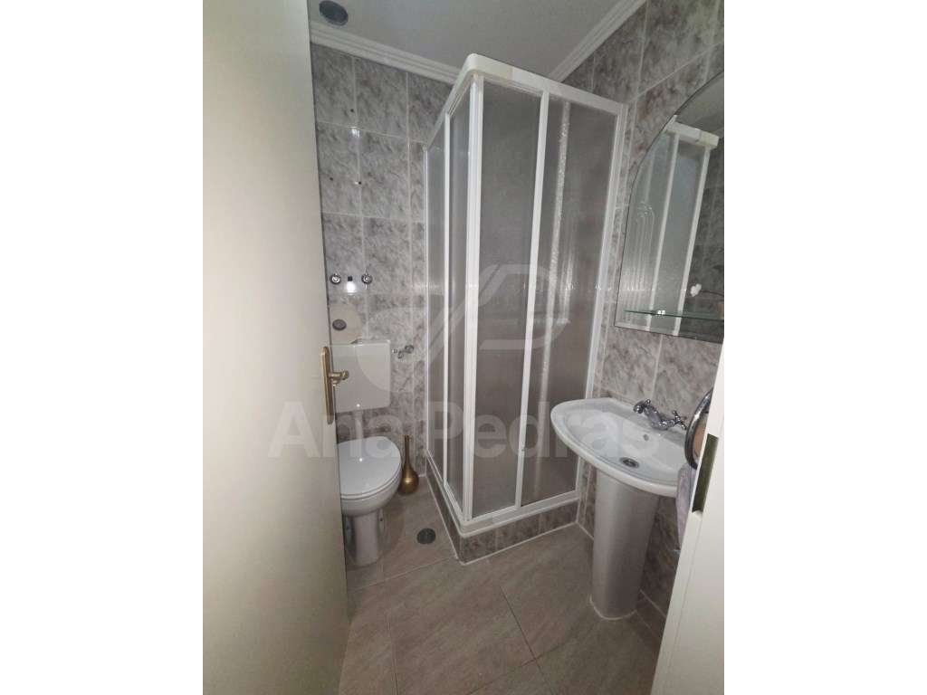 T2 Excecional com Terraço de 50m² na Baixa da Banheira-24