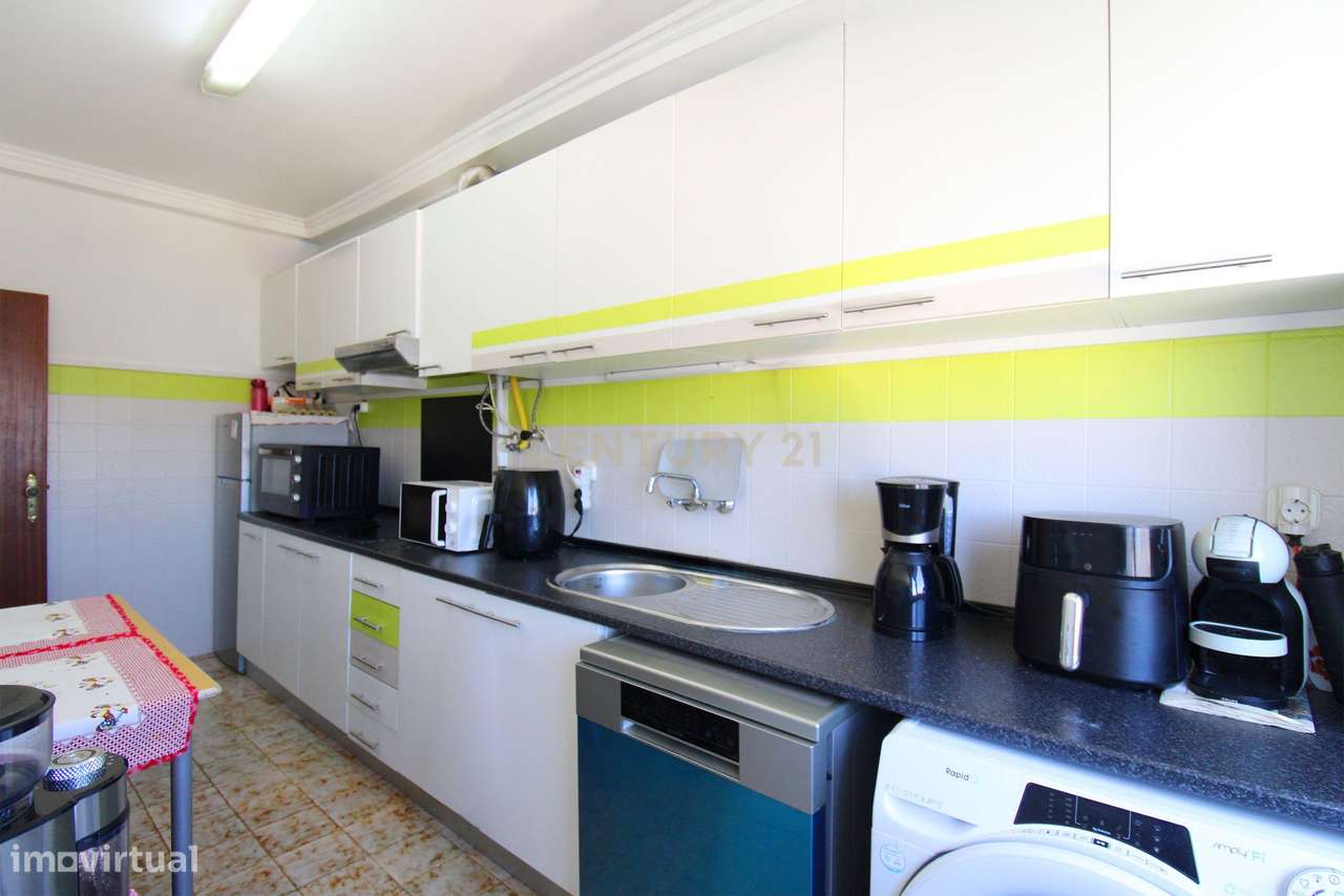 Apartamento T2 na Torre da Marinha - Seixal-6