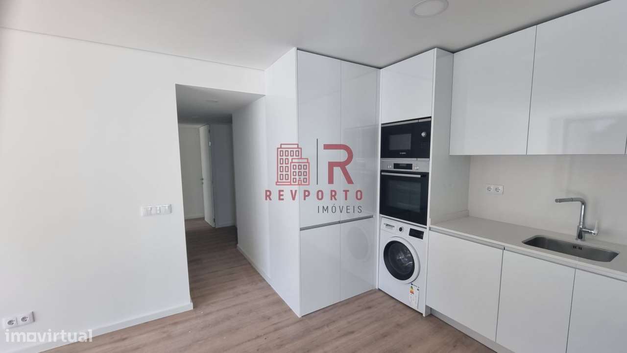 Apartamento T2, com 2 suítes, varanda, jardim e garagem-18