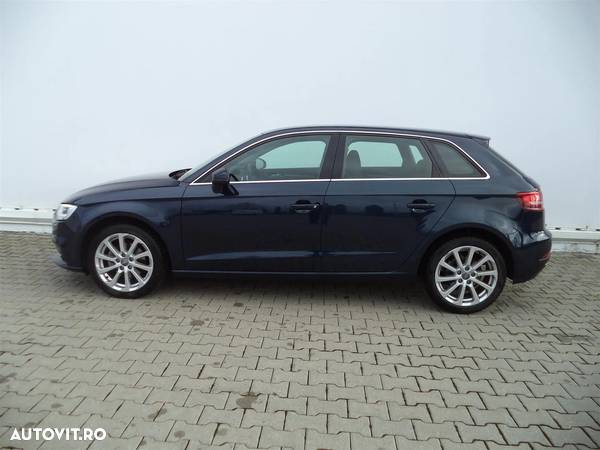 Audi A3 Sportback 1.6 TDI S tronic Design - 2