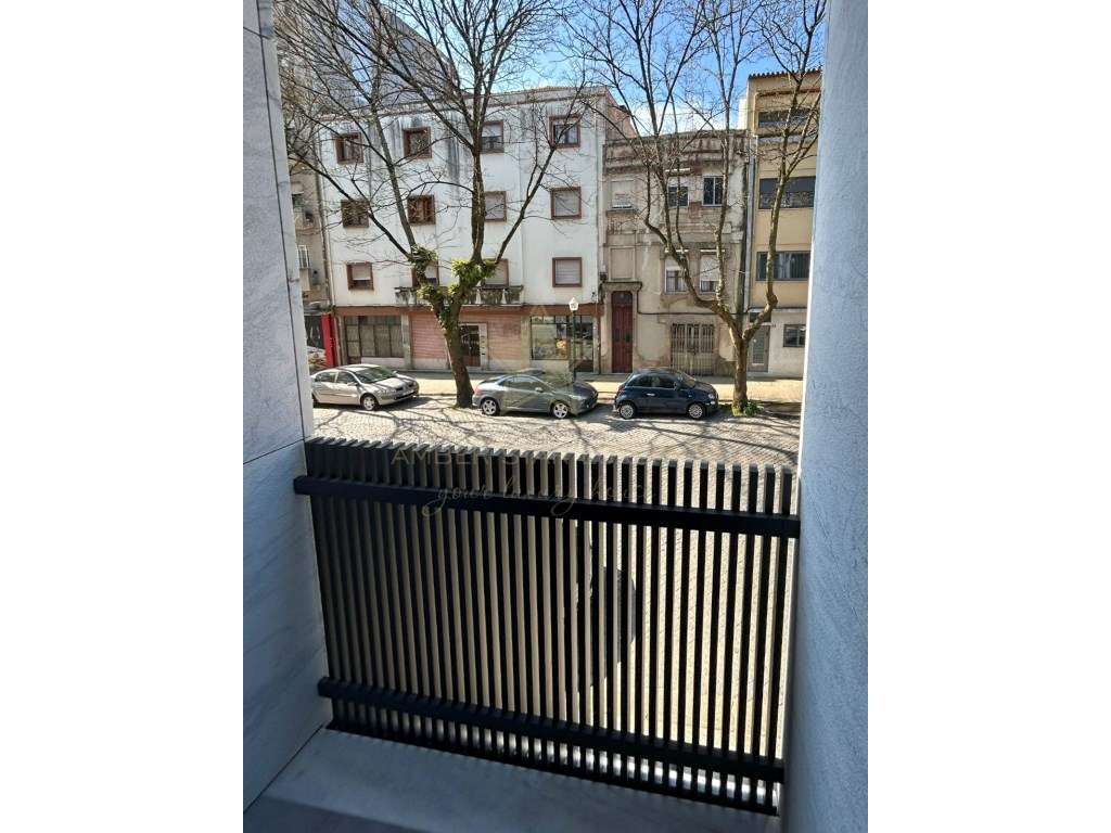 Apartamento T0 na Rua Ferreira Cardoso, junto à Avenida Rodrigues F... - Grande imagem: 2/38