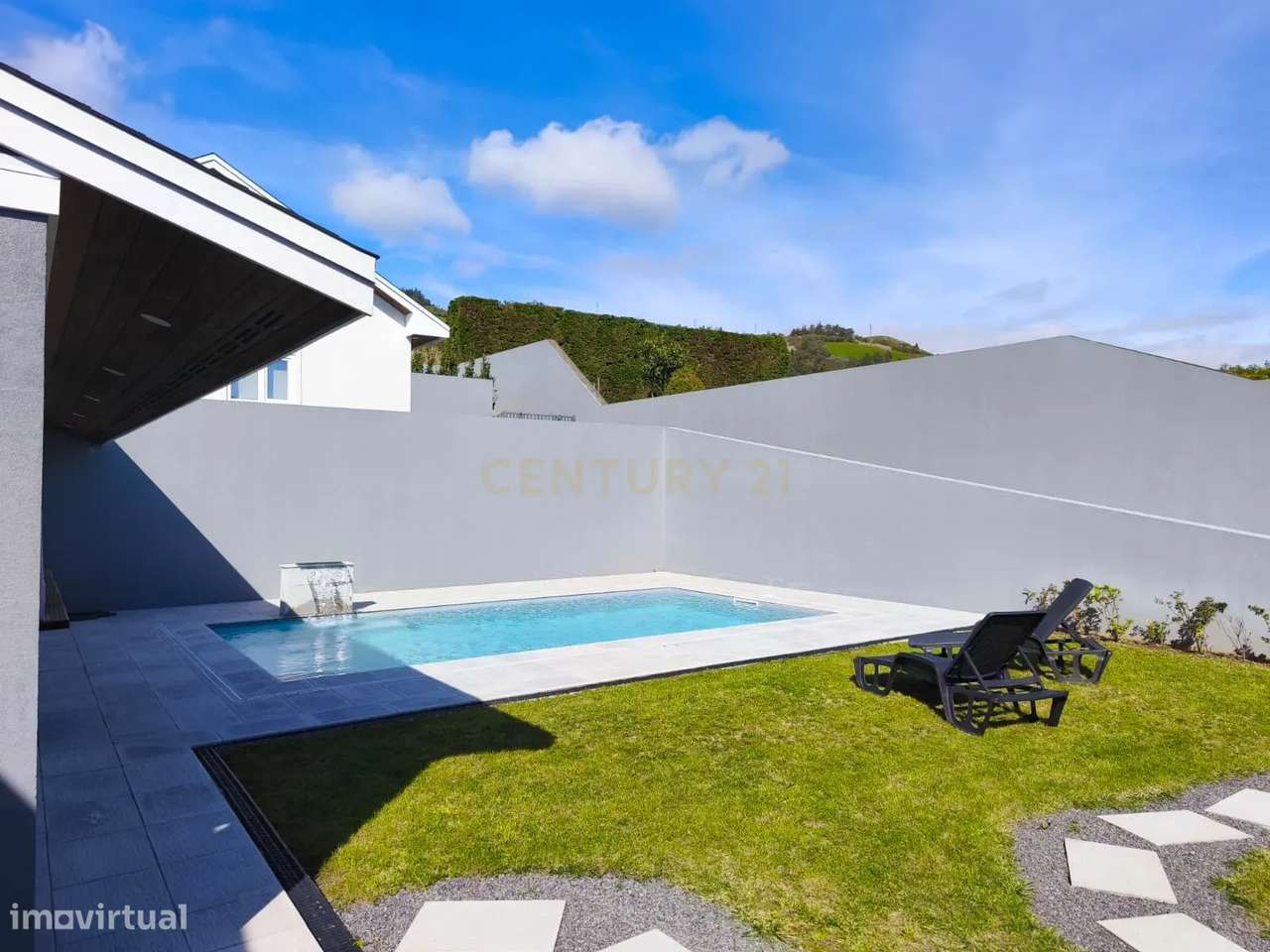 Moradia Moderna com Piscina + Apartamento Independente | Construção 20-36