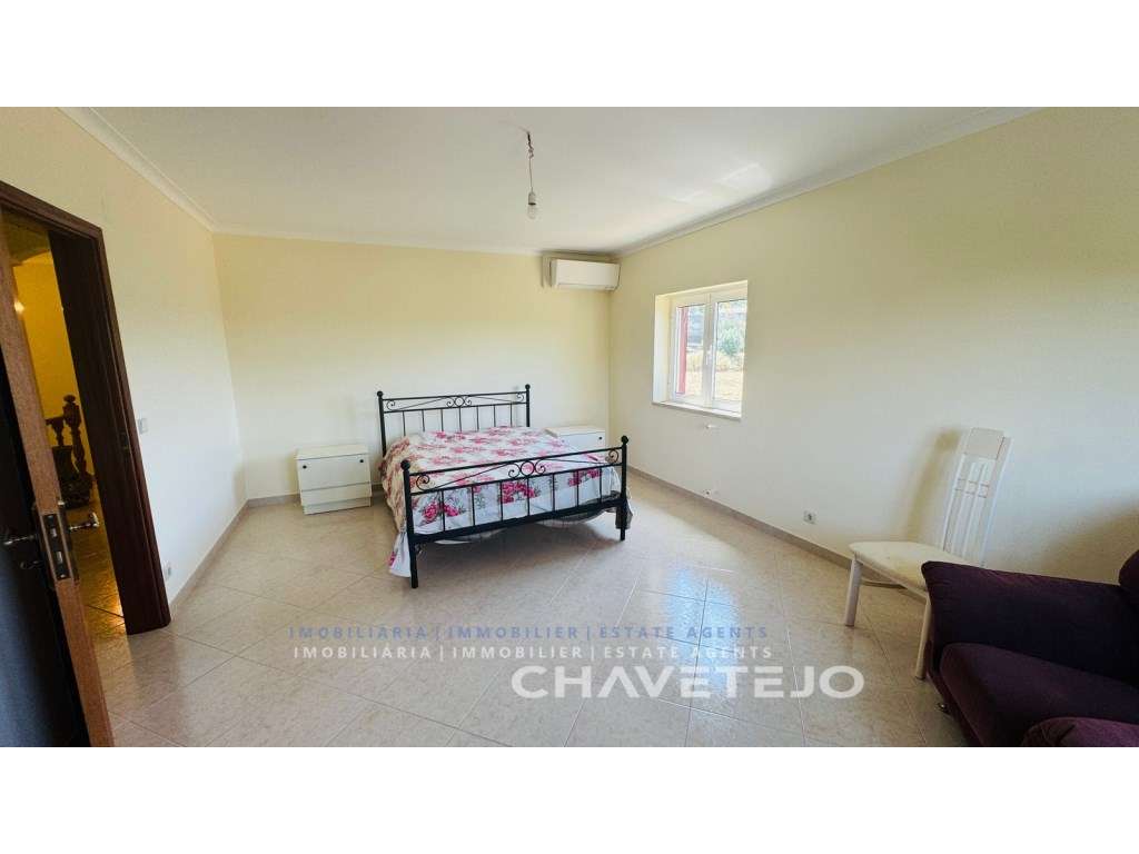 Quintinha T4 com Amplas zona para Oficinas, Terreno Plano e Enorme ...-34