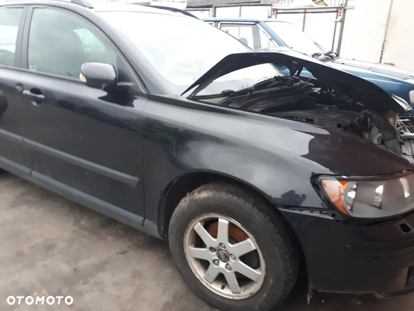 VOLVO V50 04-08 1.8 16V LUSTERKO PRZÓD PRAWE LEWE 452-46 - 2