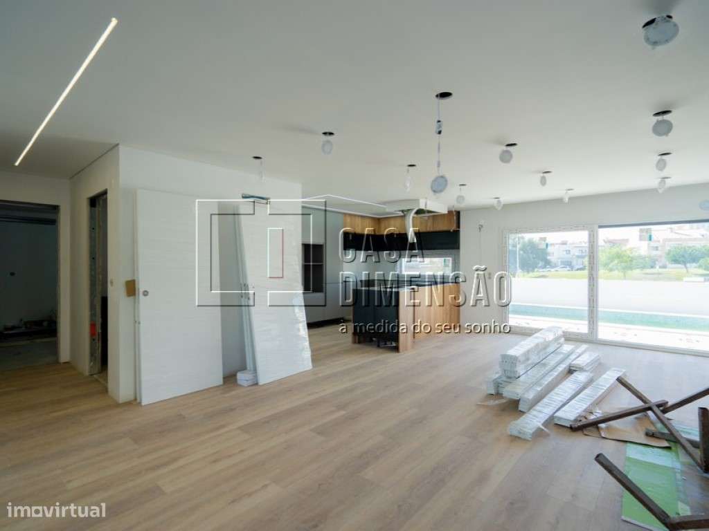 Moradia isolada de tipologia T4 localizada na zona da Charneca da C...-6