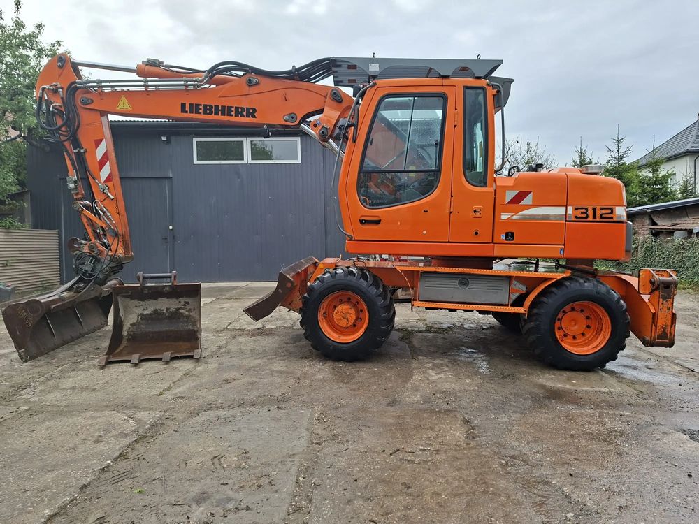 Liebherr A312 2010