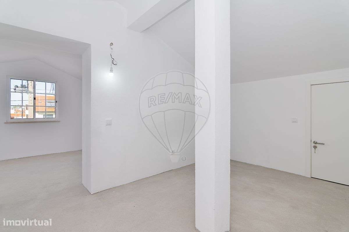 Moradia isolada T2+2 para venda na Quinta do Conde-28