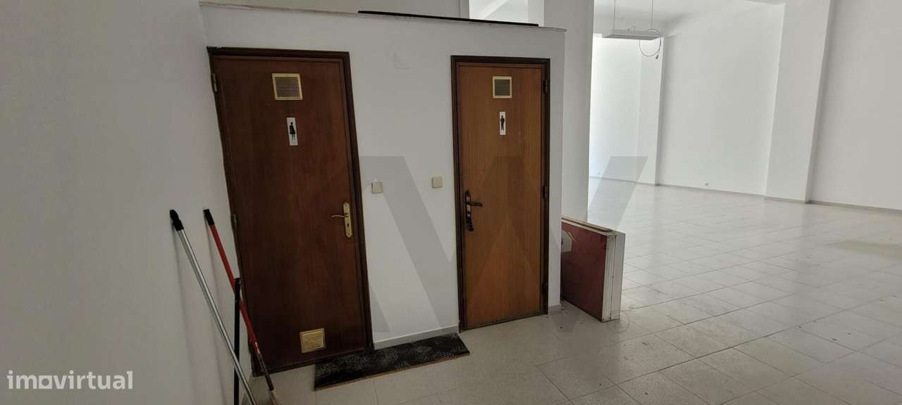 LOJA NA AVENIDA DAS DESCOBERTAS INFANTADO LOURES 180 M2 E 2 ENTRADAS-26