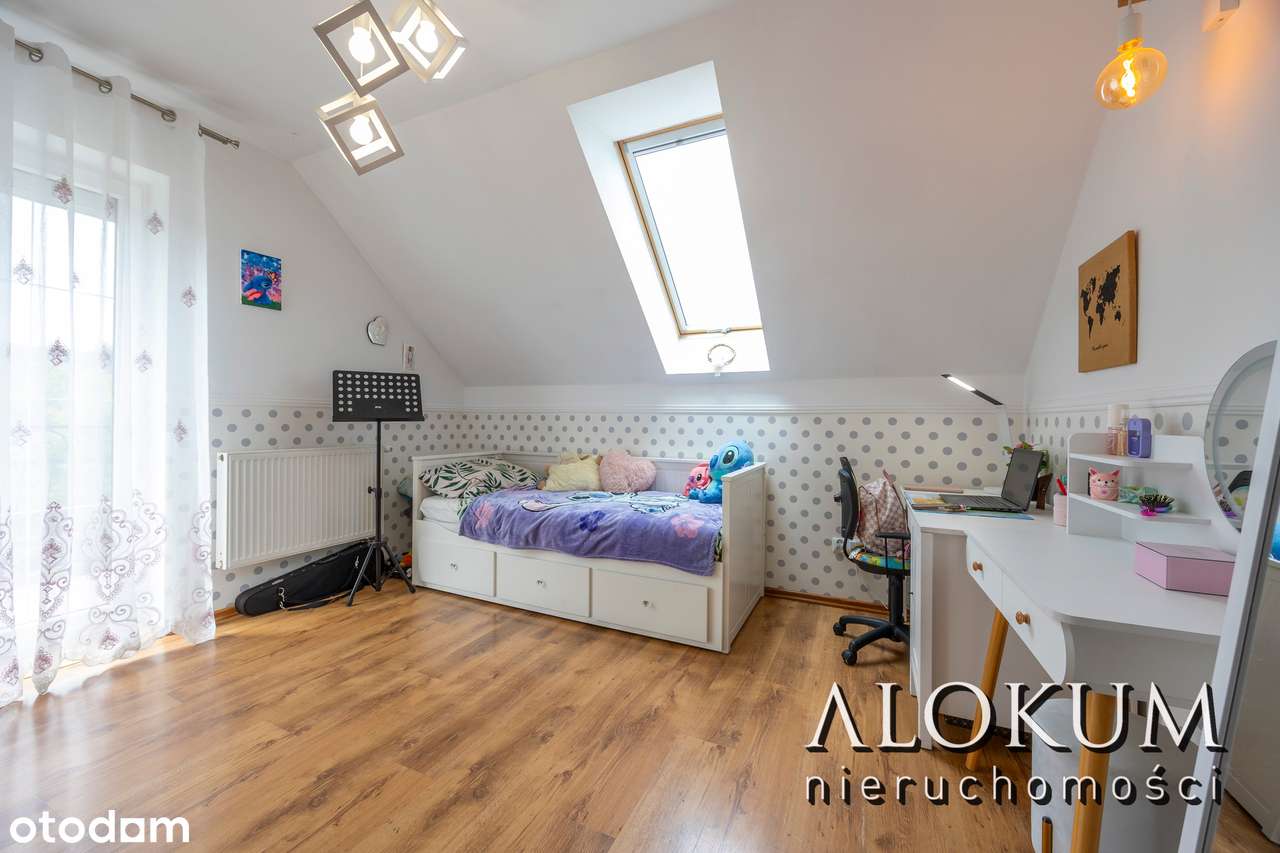 Komfortowy i jasny dom w pobliżu ścisłego centrum Gdowa.-13