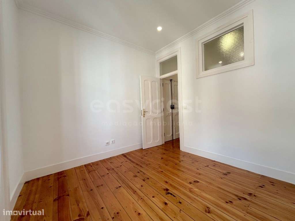 Apartamento T1+1, remodelado, luz natural, traça tipicamente Portug... - Grande imagem: 3/19