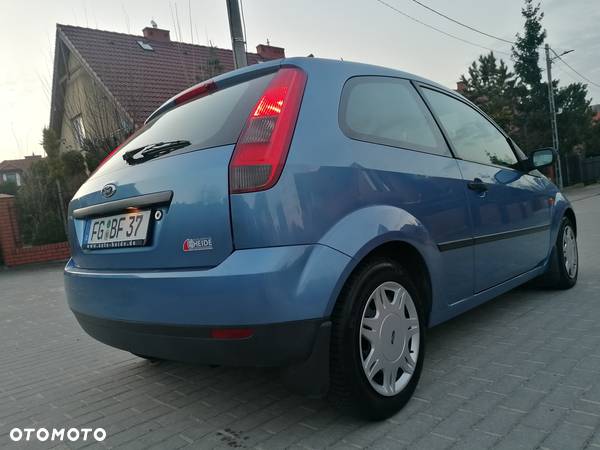 Ford Fiesta 1.4 Ghia - 36