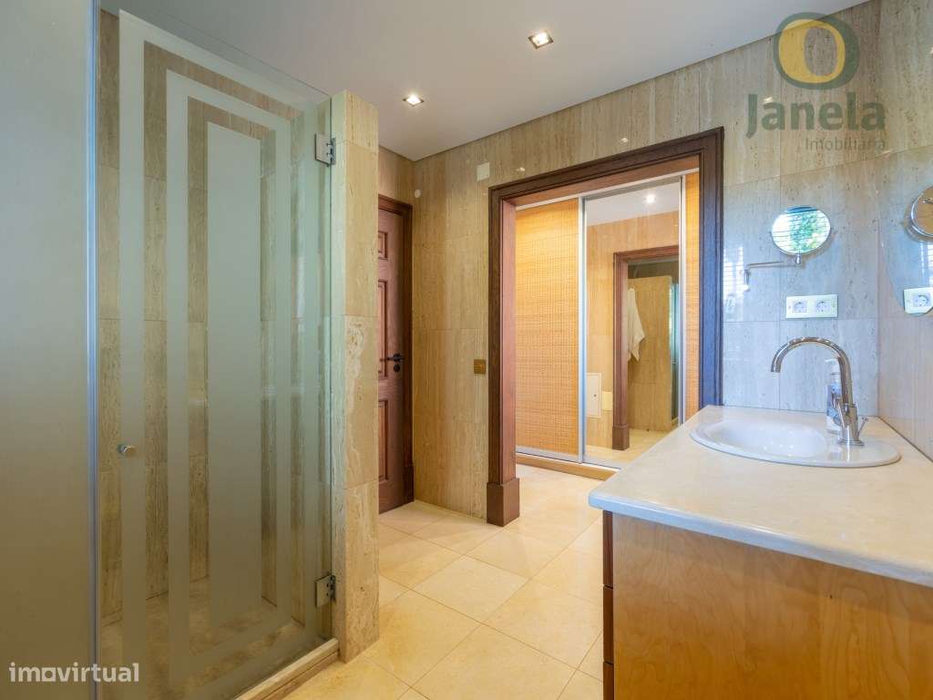 Encantadora Moradia T5 com vista Mar e Golfe, inserida num cenário ...-16