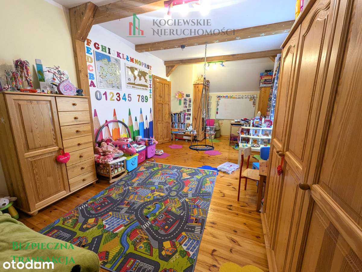 Dom z potencjałem dla rodziny lub inwestora.-13