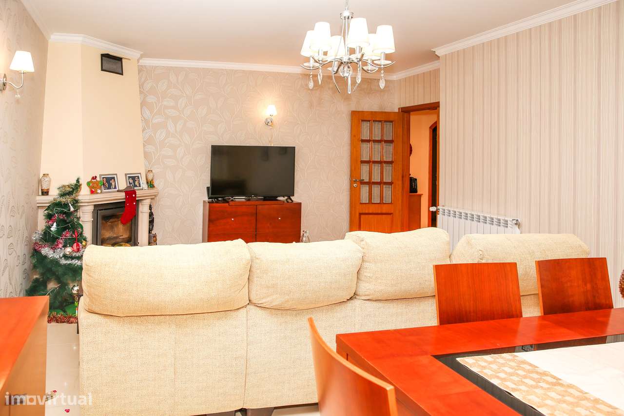 Excelente apartamento T3 com 111m2 no centro da Abrigada-27