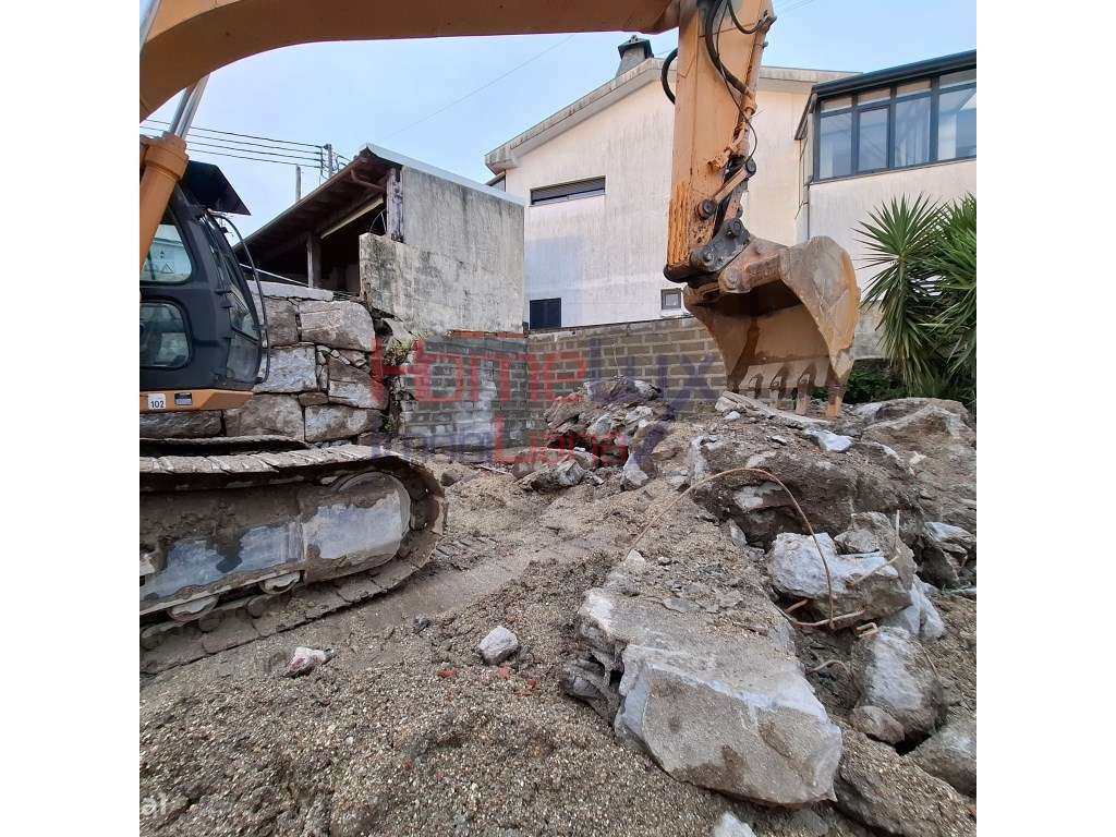 Terreno com 1260 m² em Vilela-16