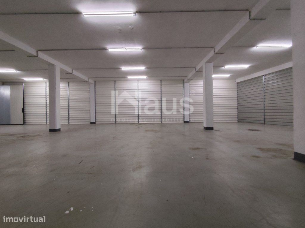 Nave com 10000m2 com facilidade de acesso ao porto de Setúbal e aut... - Grande imagem: 1/11