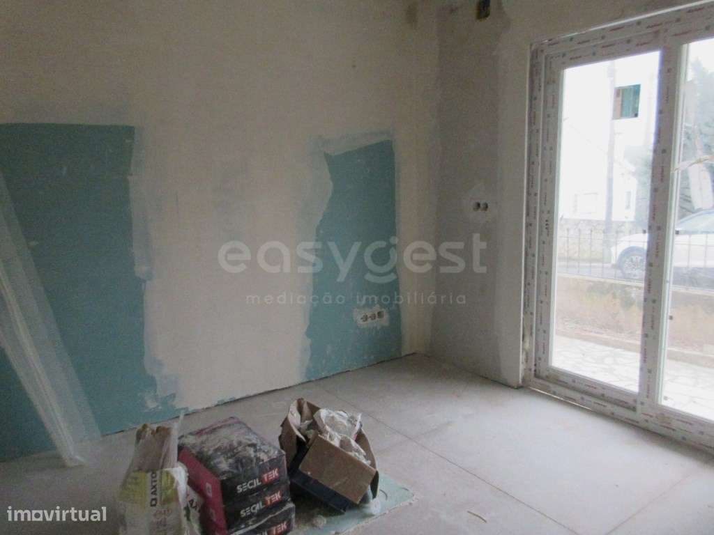 Moradia T3+1 Totalmente Remodelada em Torres Vedras-6