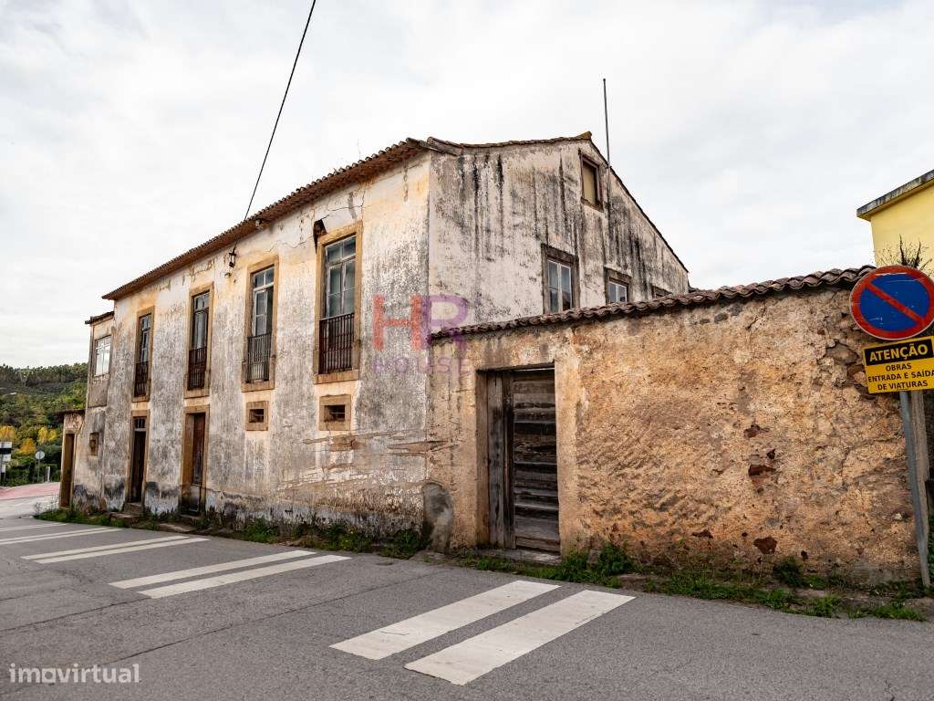 Coimbra, Vende-se Moradia com terreno e jardim.-1