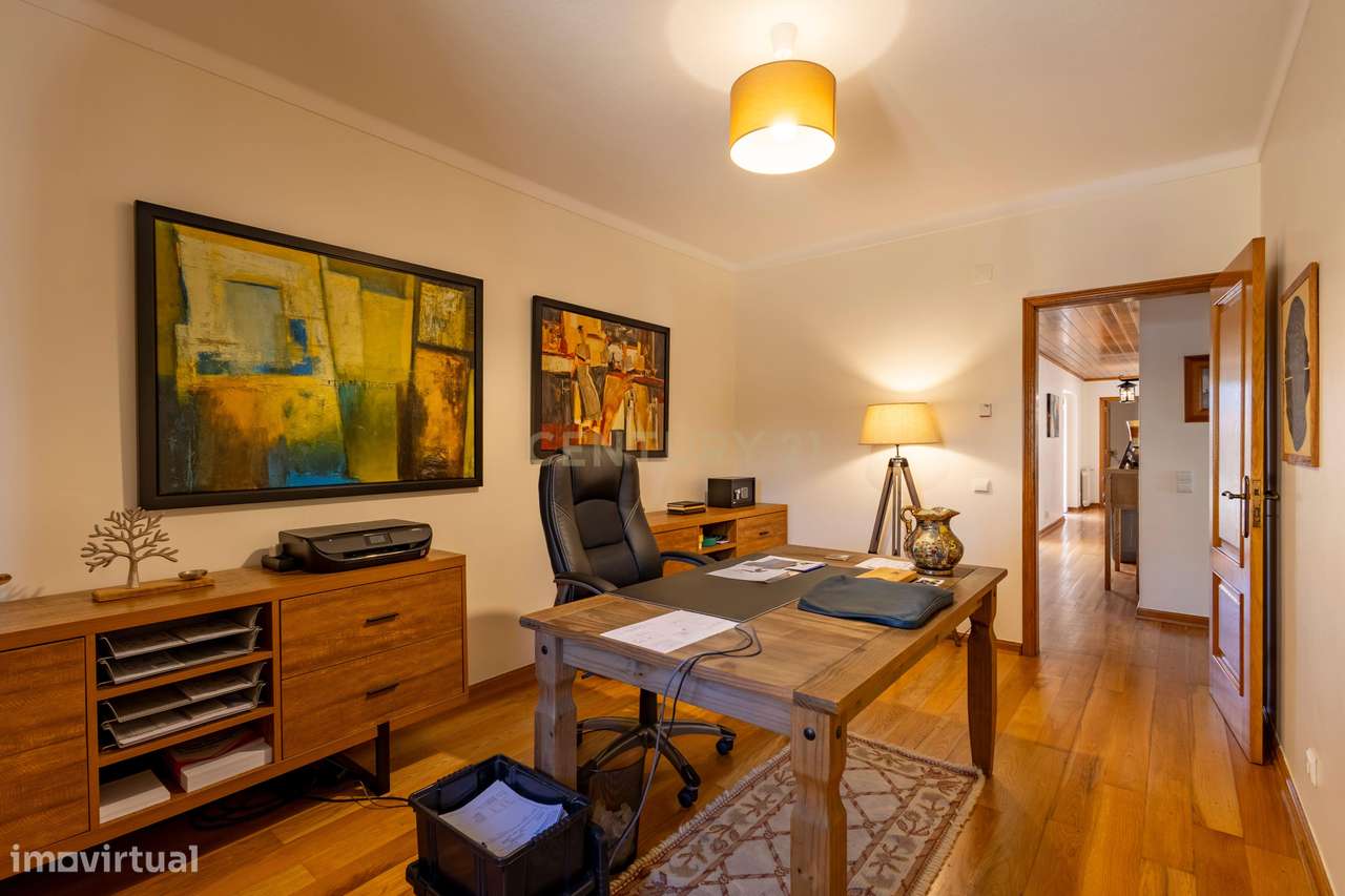 Moradia T5 Térrea com Piscina, Garagem e Lote de 2000 m² – Venda do Al-23