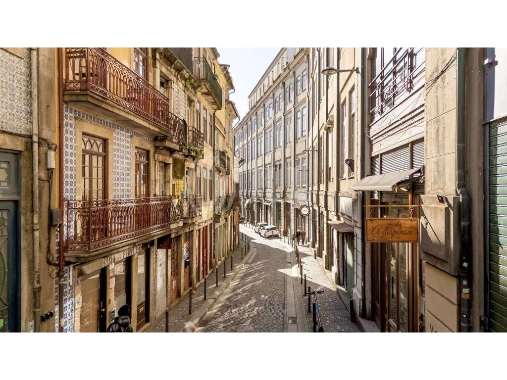 Prédio para reabilitação, com projeto aprovado, no Porto - Grande imagem: 4/12