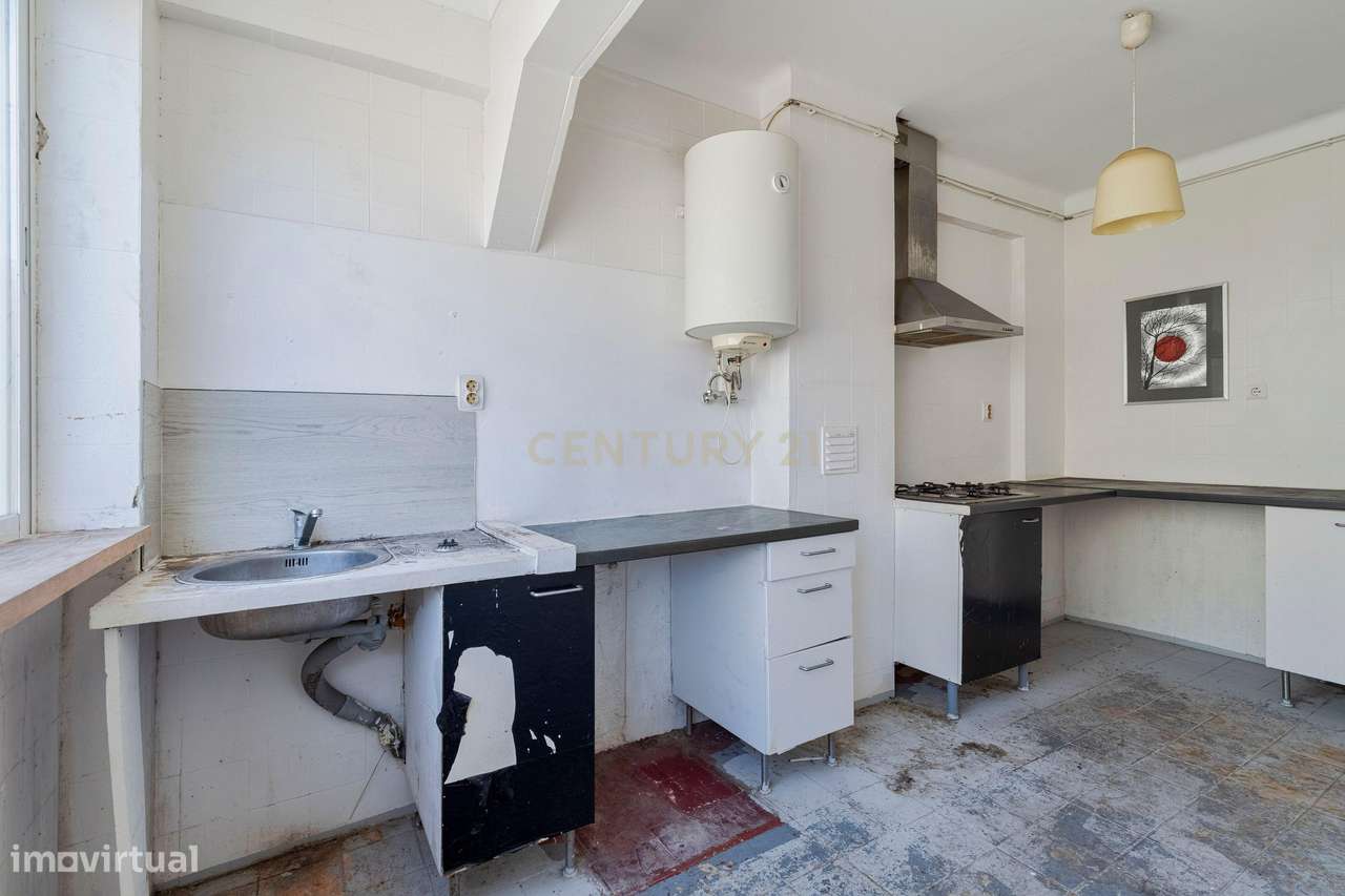 Apartamento T2 em Setúbal – Excelente oportunidade para renovar - Grande imagem: 4/24