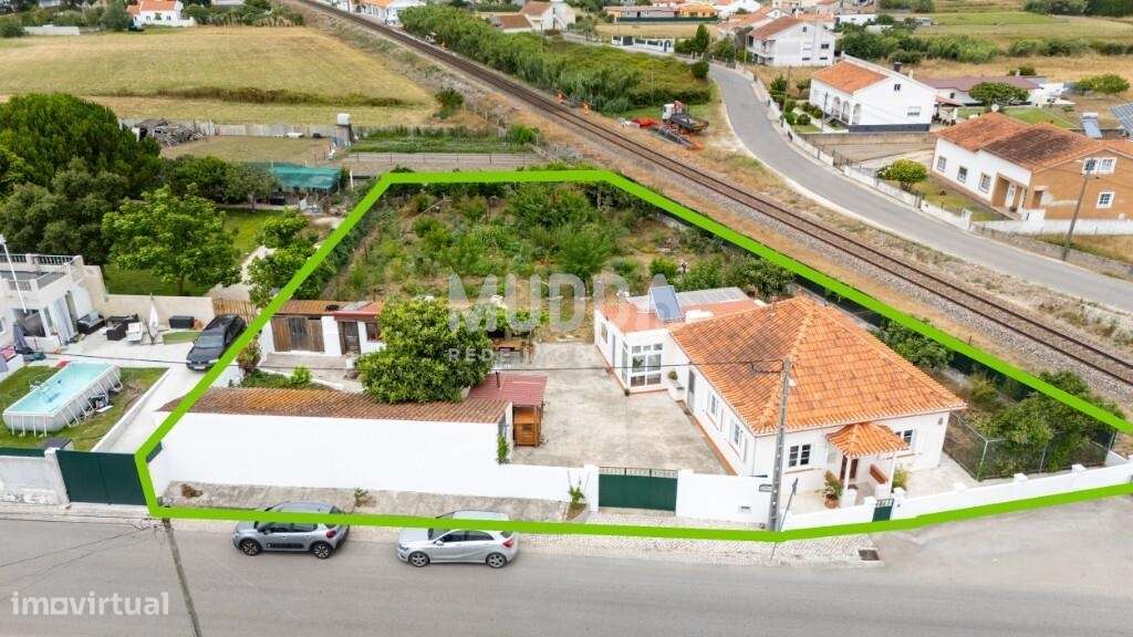 Moradia térrea T3 com anexos e terreno no Campo/Caldas da Rainha-33