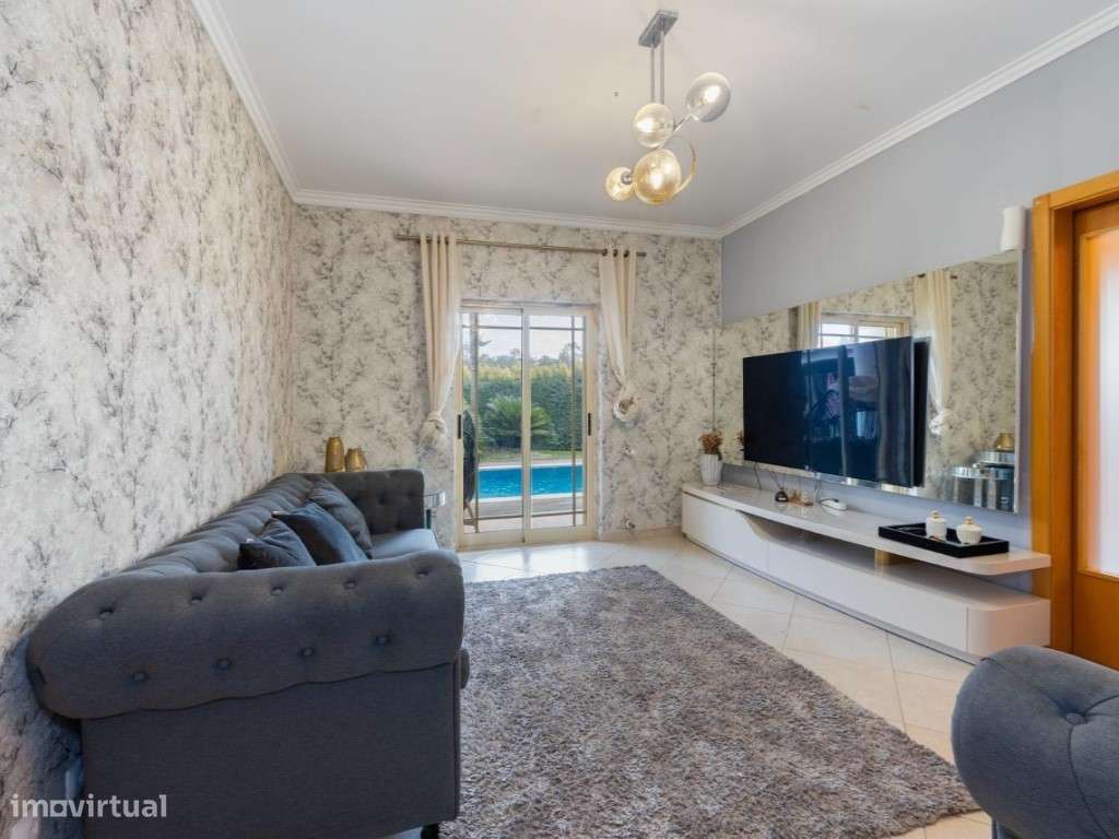 Vende-se Moradia V5 na Aroeira - Almada-5