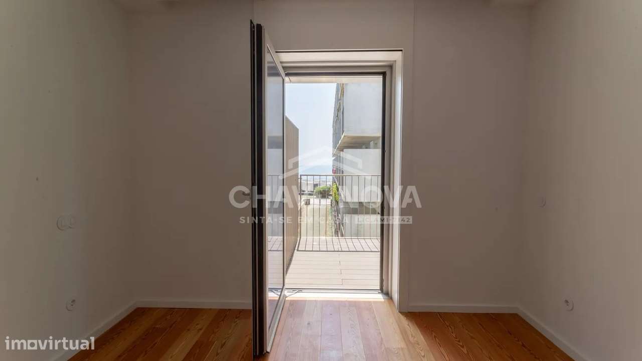 Apartamento T1 c/ Vista Mar, Varanda, Garagem e Excelentes Comodidades-5
