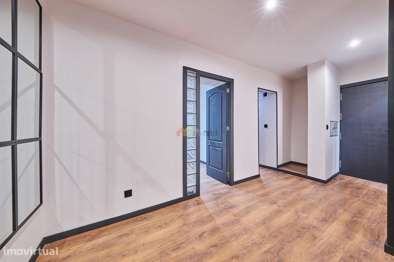 Apartamento T2 remodelado em Lisboa-7