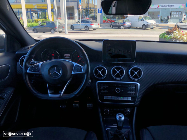 Mercedes-Benz A 180 d AMG Line - 12