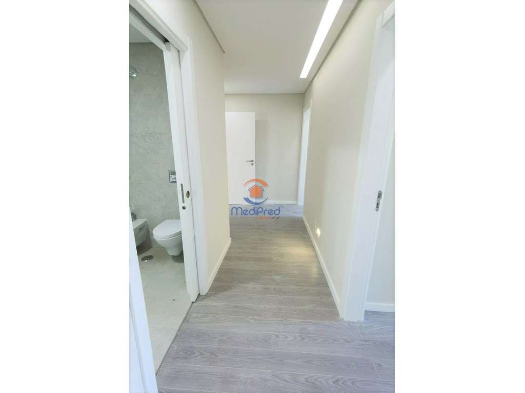 Apartamento T2, em condomínio privado, com BOX | Loures-12