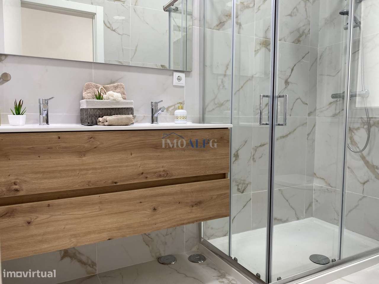 Apartamento T3 remodelado e mobilado em São Vicente - Grande imagem: 4/24