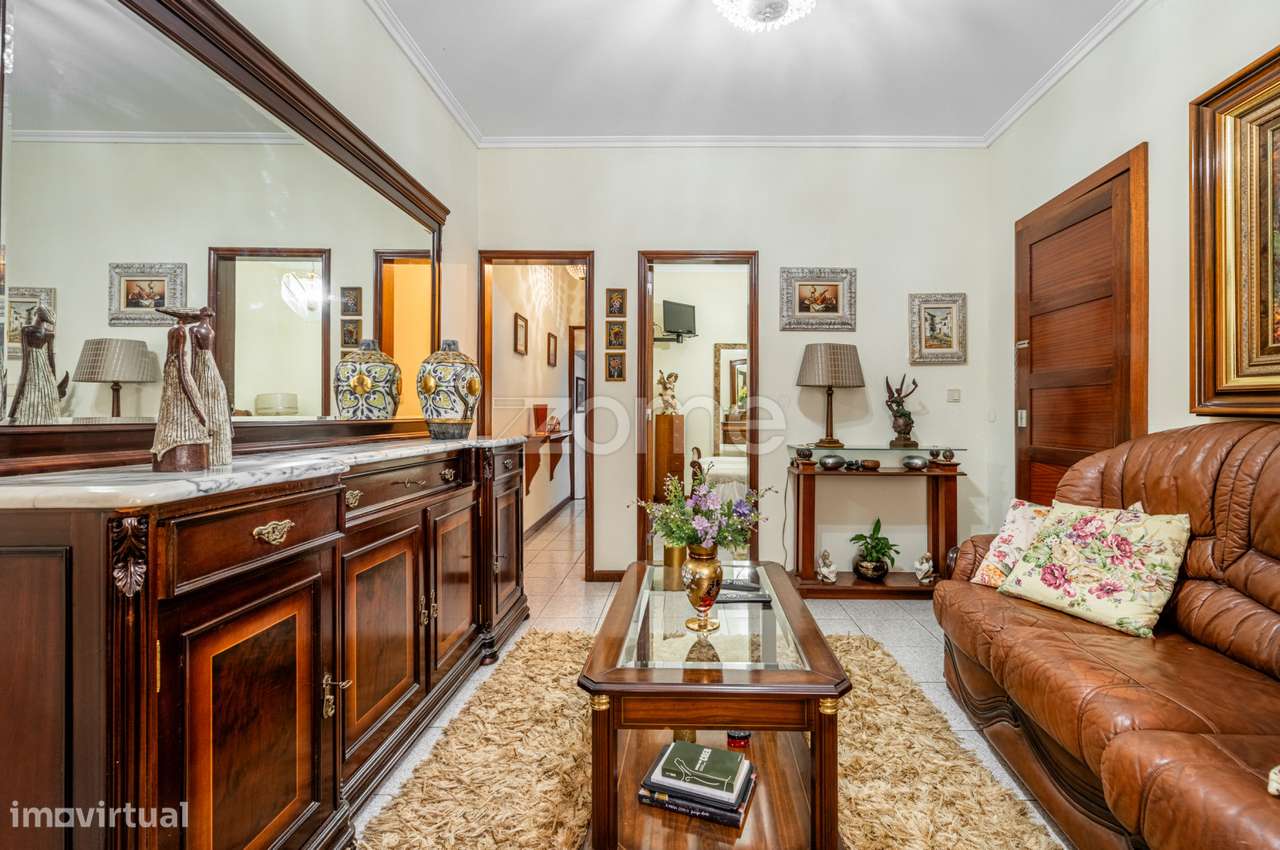 Prédio T5+4 de 3 Pisos – Excelente Localização ao Metro de Campanhã... - Grande imagem: 5/57