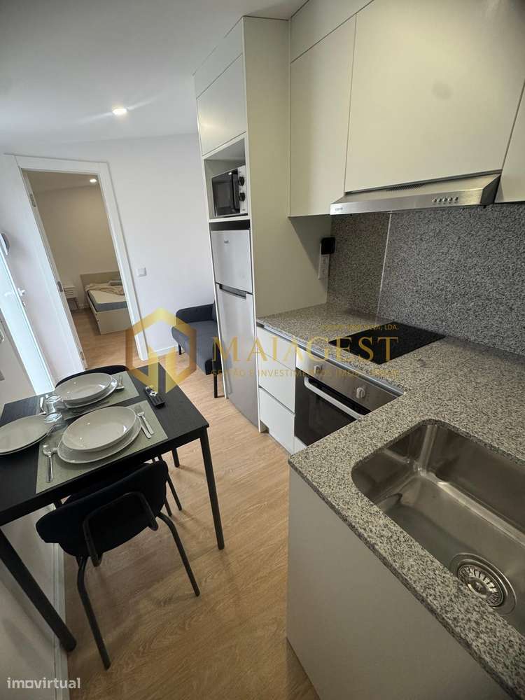 Moradia remodelada dividida em 3 habitações em Canelas-13