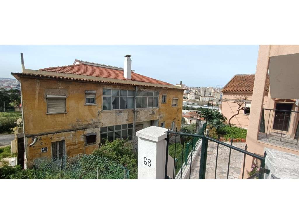 Prédio com potencial de investimento com r/c e 2 pisos para remodel... - Grande imagem: 2/19