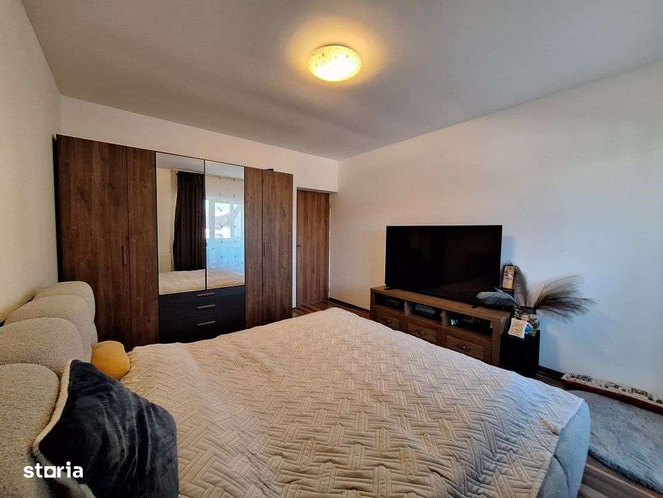 Apartament cu 2 camere, decomandat, 2 balcoane, zona Porii - Imagine principală: 4/8