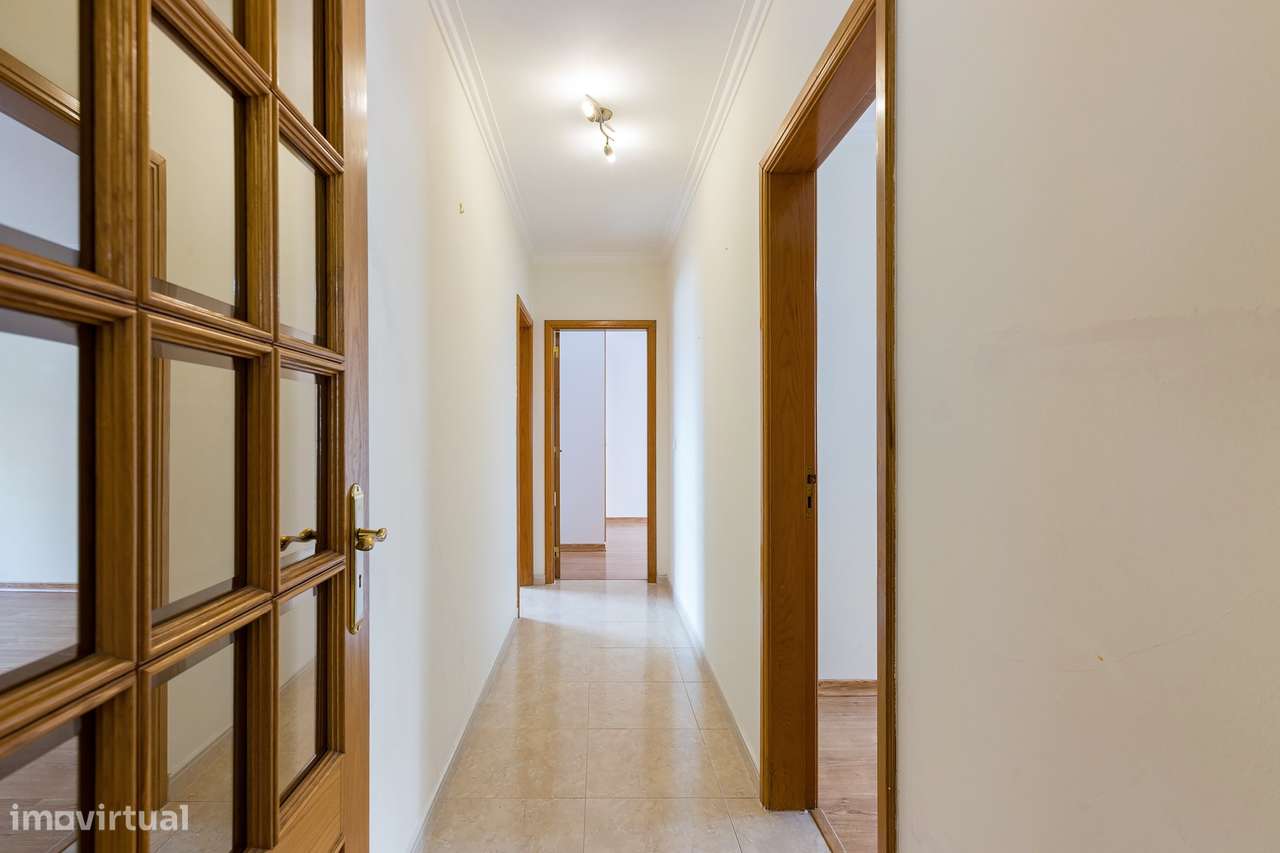 T3 com óptimas áreas e 1 Lugar de garagem, na II Fase Quinta da Piedad-18