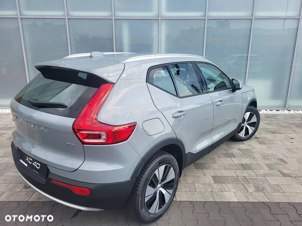 Volvo XC 40 B3 Essential - 12