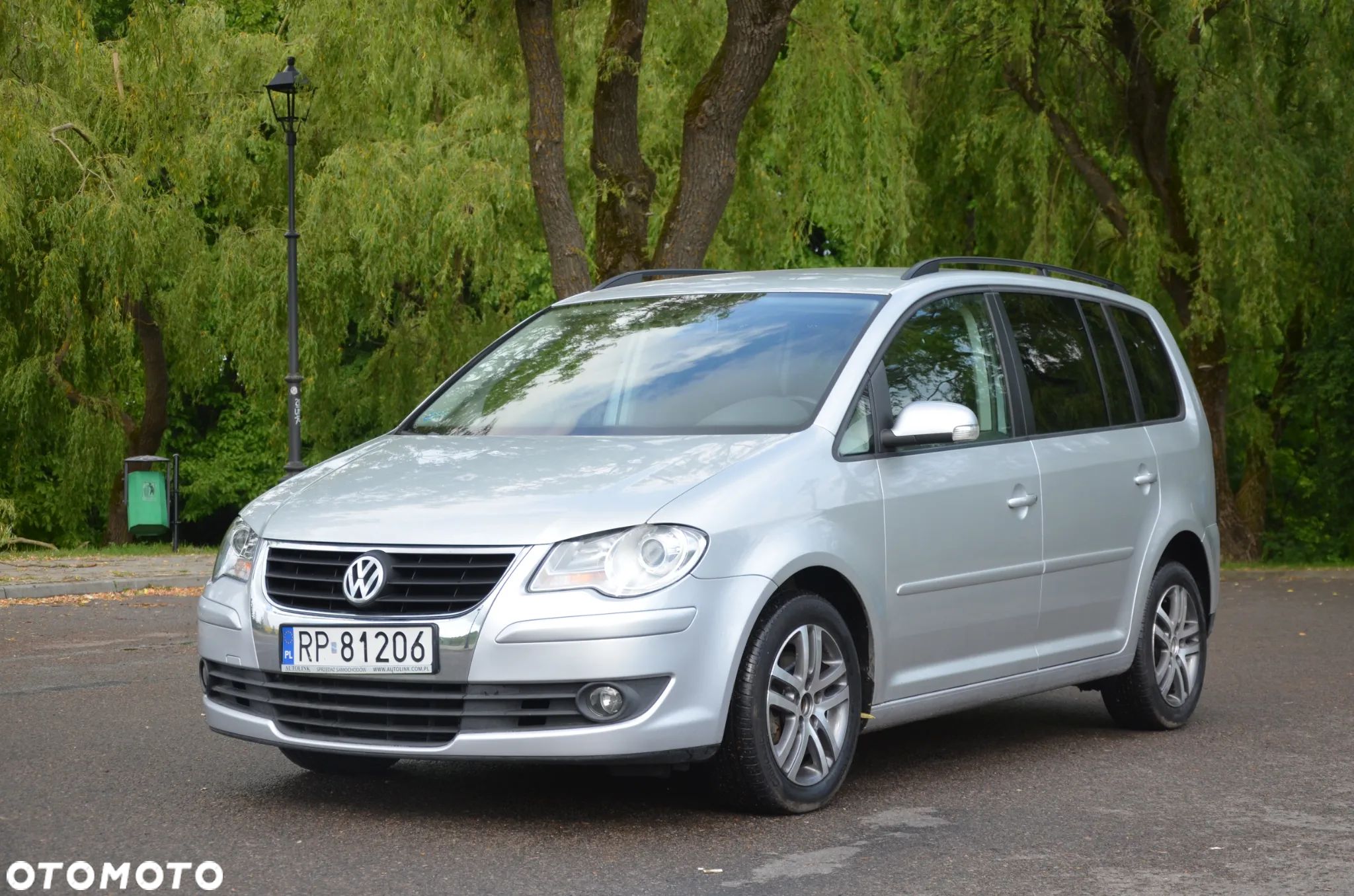 Volkswagen Touran - 1